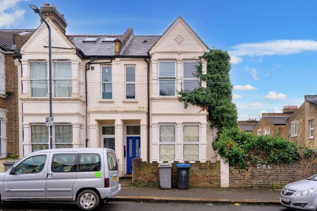 1 Minet Gardens, London NW10 8AS 4