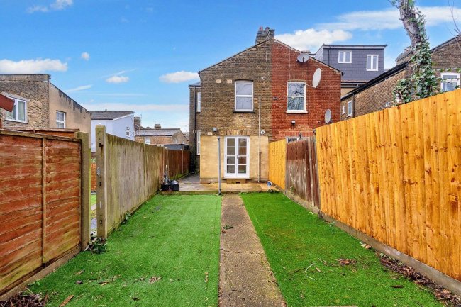 1 Minet Gardens, London NW10 8AS 4