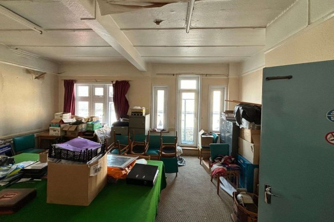 East Cowes Conservative Club, 11 Clarence Road, East Cowes, PO32 6EP 4