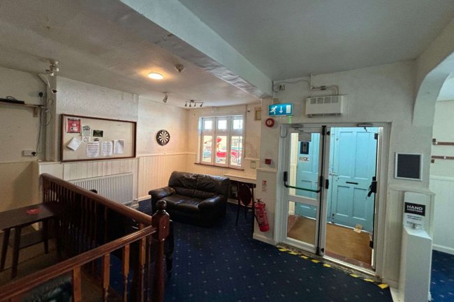 East Cowes Conservative Club, 11 Clarence Road, East Cowes, PO32 6EP 4