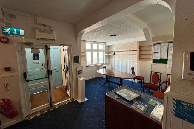 East Cowes Conservative Club, 11 Clarence Road, East Cowes, PO32 6EP 4