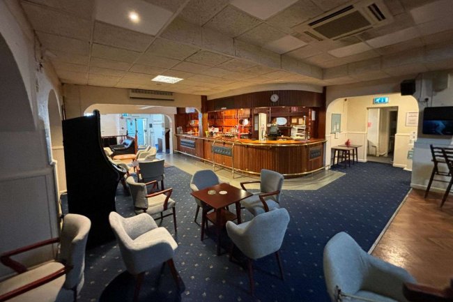 East Cowes Conservative Club, 11 Clarence Road, East Cowes, PO32 6EP 4