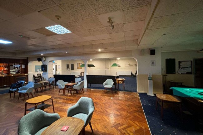 East Cowes Conservative Club, 11 Clarence Road, East Cowes, PO32 6EP 4