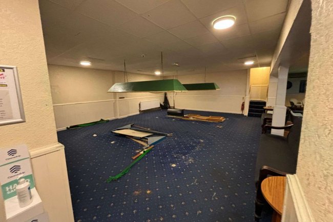 East Cowes Conservative Club, 11 Clarence Road, East Cowes, PO32 6EP 4