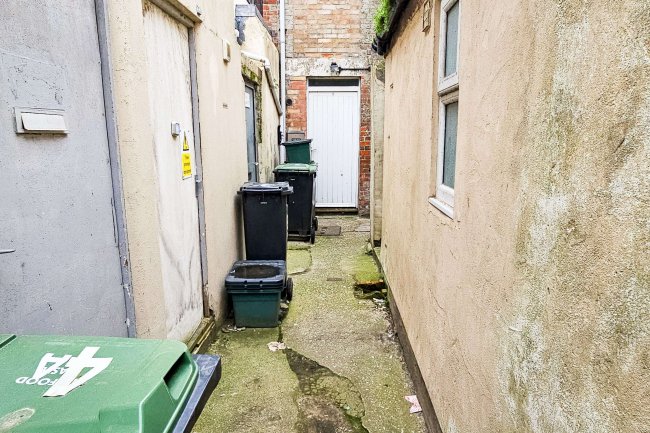 6 Market Street, Weymouth, Dorset DT4 8DD 7