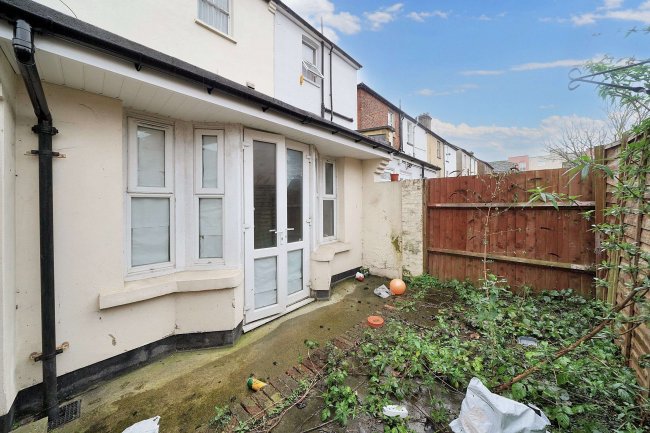 85A & 85B Stoke Road, Slough, Berkshire, SL2 5BJ 4