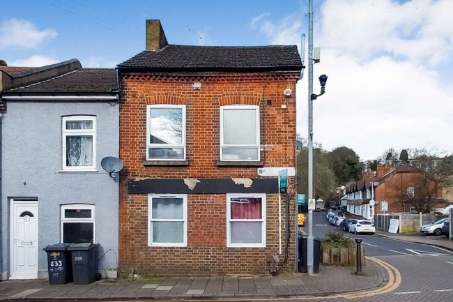 235 North Street, Luton, Bedfordshire LU2 7QH 9