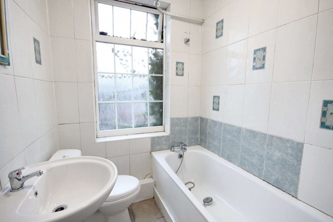 3 Tavistock Street, Luton, Bedfordshire, LU1 3UR 10