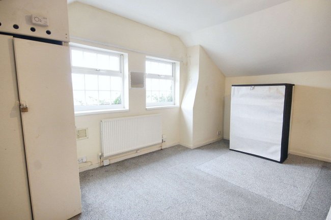 3 Tavistock Street, Luton, Bedfordshire, LU1 3UR 10