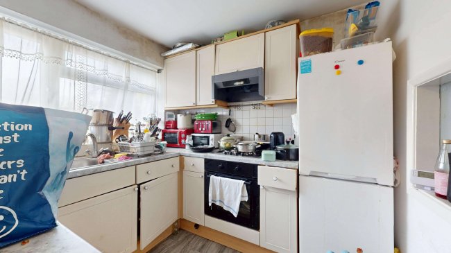 11 Lynwood Court, Rushams Road, Horsham, West Sussex, RH12 2QA 3