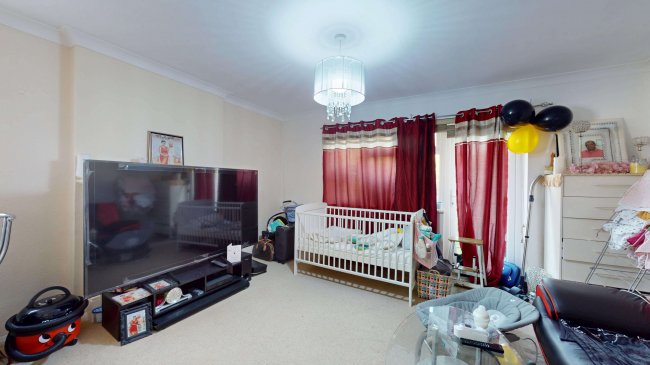 11 Lynwood Court, Rushams Road, Horsham, West Sussex, RH12 2QA 3