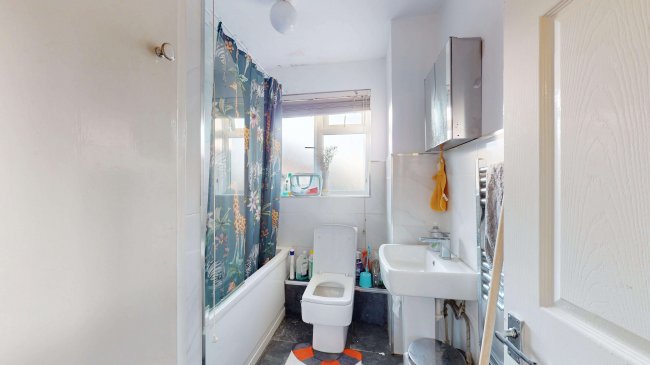 11 Lynwood Court, Rushams Road, Horsham, West Sussex, RH12 2QA 3