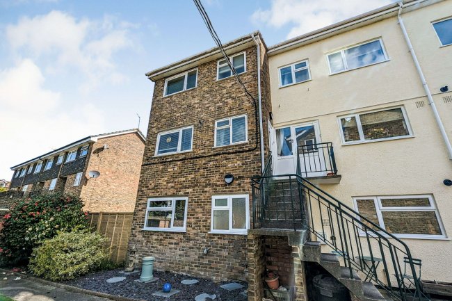 11 Lynwood Court, Rushams Road, Horsham, West Sussex, RH12 2QA 3