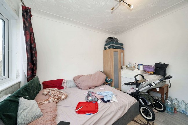 15 Lavender Close, Carshalton, Surrey, SM5 3EH 6