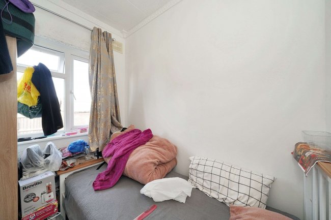 15 Lavender Close, Carshalton, Surrey, SM5 3EH 6