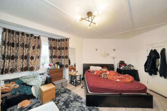 15 Lavender Close, Carshalton, Surrey, SM5 3EH 6