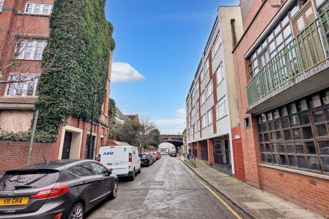 Flat 6, 69 Johnson Street, London, E1 0AQ 8