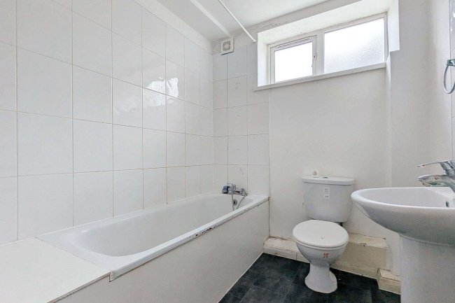 Flat 6, 69 Johnson Street, London, E1 0AQ 8