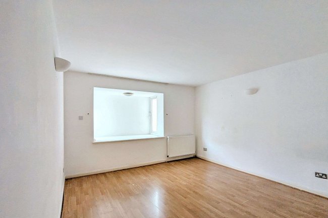 Flat 6, 69 Johnson Street, London, E1 0AQ 8