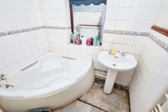 64 Leyburn Road, Edmonton, London, N18 2BQ 3