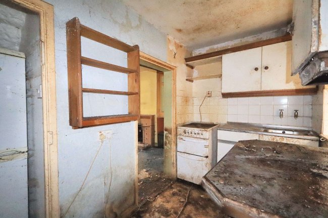 4 Hepworth Road, Jackson Bridge, Holmfirth, West Yorkshire, HD9 1ET 9