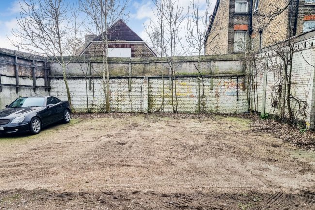 Land to the rear of 1A and 1B Spencer Avenue, Palmers Green, London, N13 4TS 9