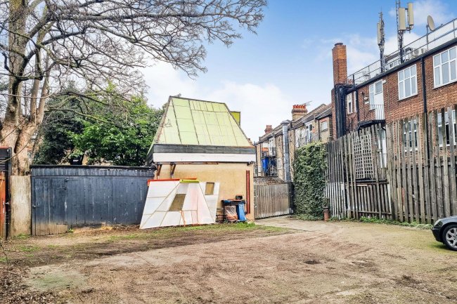 Land to the rear of 1A and 1B Spencer Avenue, Palmers Green, London, N13 4TS 9