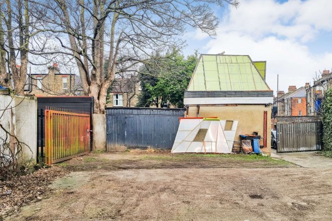 Land to the rear of 1A and 1B Spencer Avenue, Palmers Green, London, N13 4TS 9