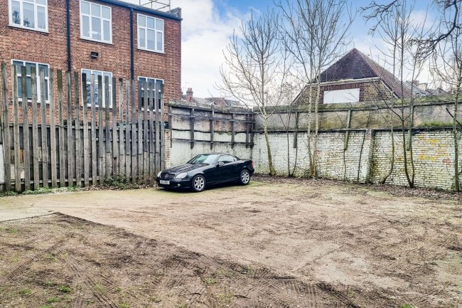 Land to the rear of 1A and 1B Spencer Avenue, Palmers Green, London, N13 4TS 9