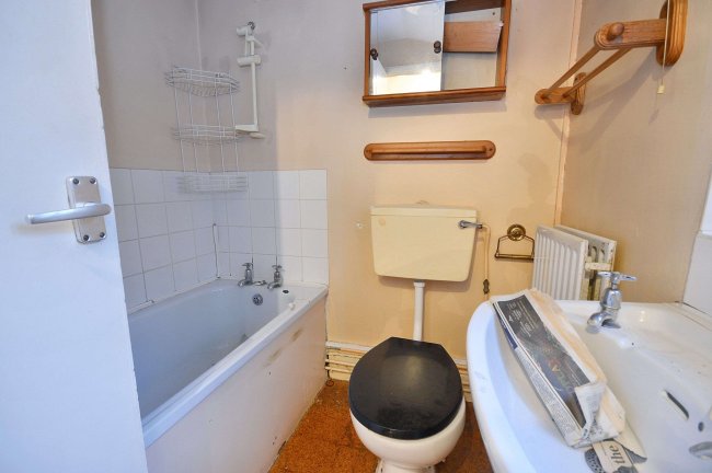 Flat A, 13 Rossiter Road, Balham, London, SW12 9RY 2