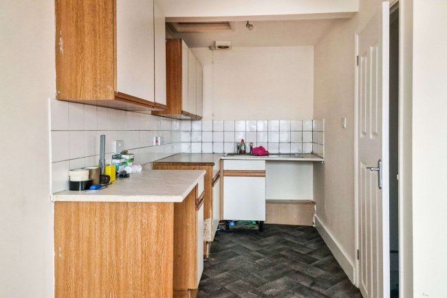 28 High Street, Snodland ME6 5DF 9