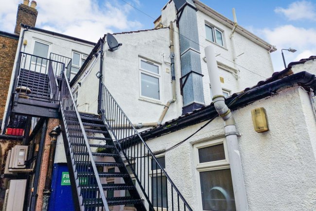 28 High Street, Snodland ME6 5DF 9