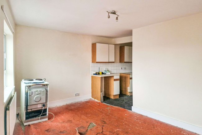 28 High Street, Snodland ME6 5DF 9