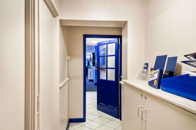 28 High Street, Snodland ME6 5DF 9