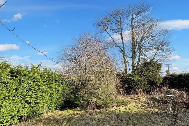 East Bungalow, Silsden Reservoir, High Brunthwaite, Silsden, Keighley, BD20 0NH 2