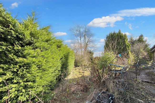 East Bungalow, Silsden Reservoir, High Brunthwaite, Silsden, Keighley, BD20 0NH 2