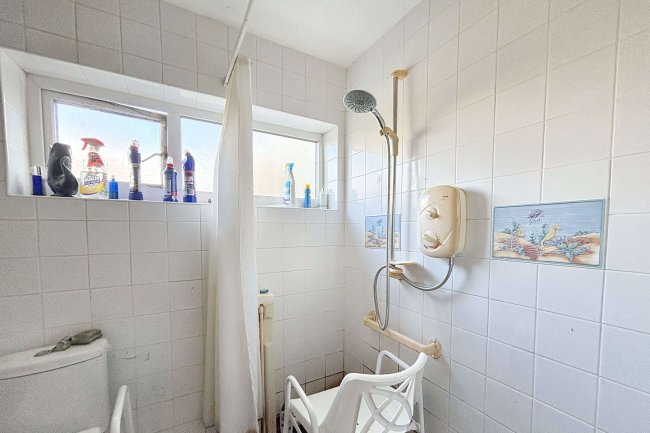 East Bungalow, Silsden Reservoir, High Brunthwaite, Silsden, Keighley, BD20 0NH 2