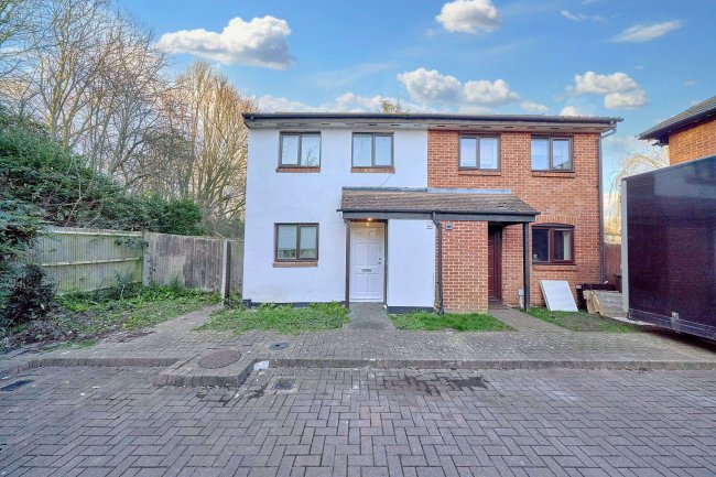 10 Eider Close, Hayes, Middlesex UB4 9TD 8