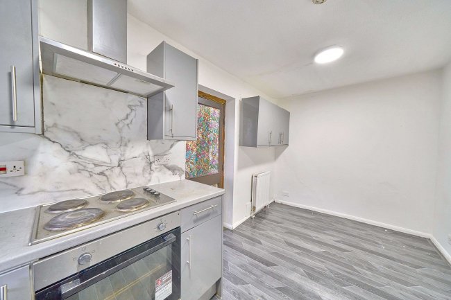 10 Eider Close, Hayes, Middlesex UB4 9TD 8