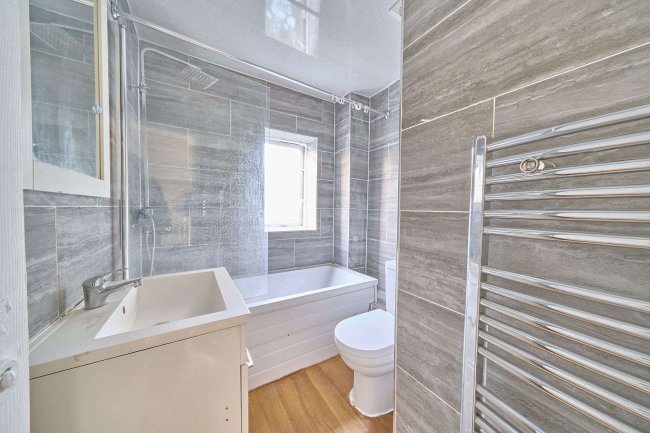 10 Eider Close, Hayes, Middlesex UB4 9TD 8