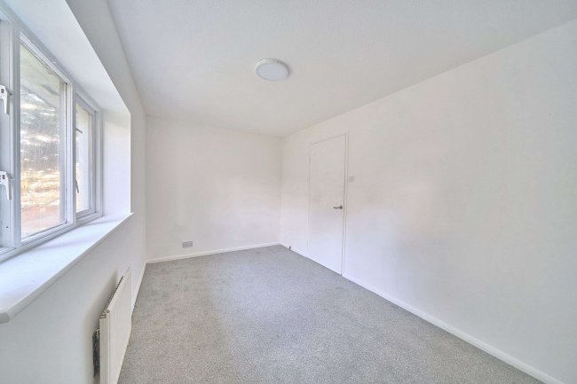 10 Eider Close, Hayes, Middlesex UB4 9TD 8