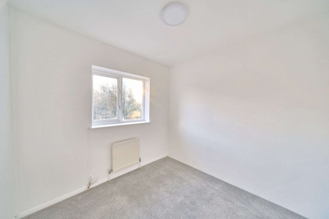 10 Eider Close, Hayes, Middlesex UB4 9TD 8