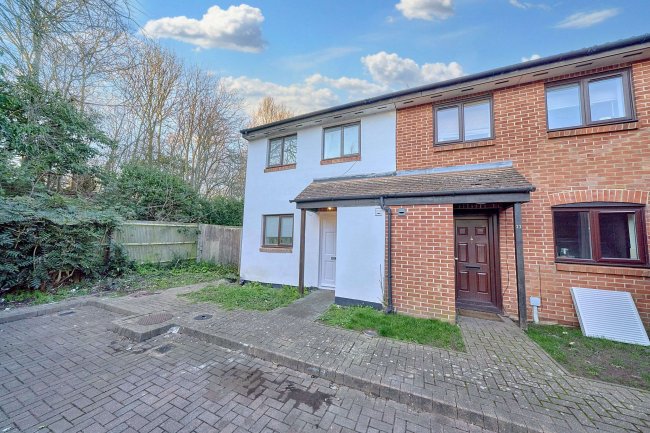 10 Eider Close, Hayes, Middlesex UB4 9TD 8