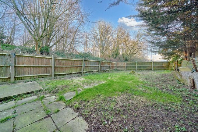 10 Eider Close, Hayes, Middlesex UB4 9TD 8