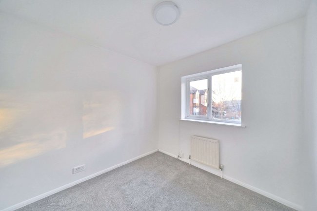 10 Eider Close, Hayes, Middlesex UB4 9TD 8