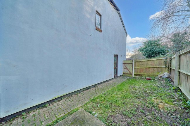 10 Eider Close, Hayes, Middlesex UB4 9TD 8