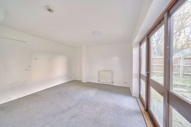 10 Eider Close, Hayes, Middlesex UB4 9TD 8