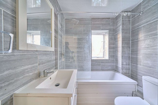 10 Eider Close, Hayes, Middlesex UB4 9TD 8