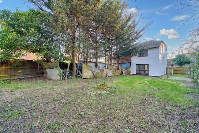 10 Eider Close, Hayes, Middlesex UB4 9TD 8