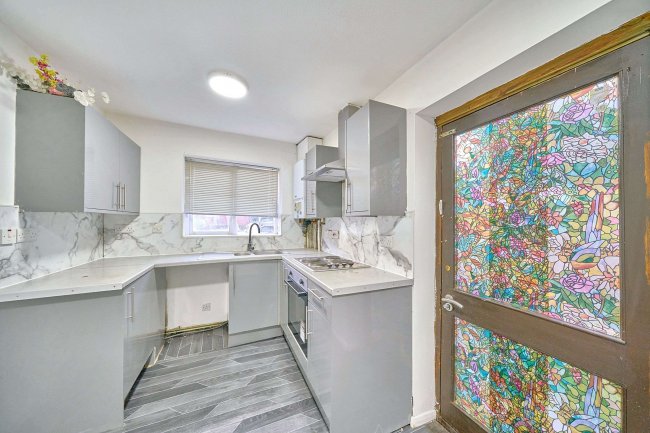 10 Eider Close, Hayes, Middlesex UB4 9TD 8